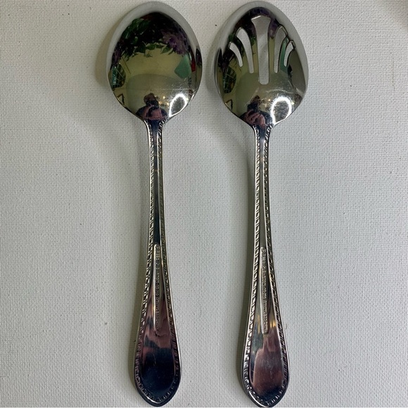 Reed & Barton Traditional Tanglewood 18/10 Stainless Slotted Spoon Serving Set 2 - Picture 9 of 16